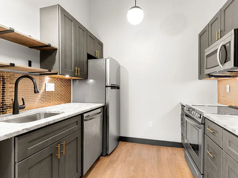 6 Washington St #403 — Photo 2