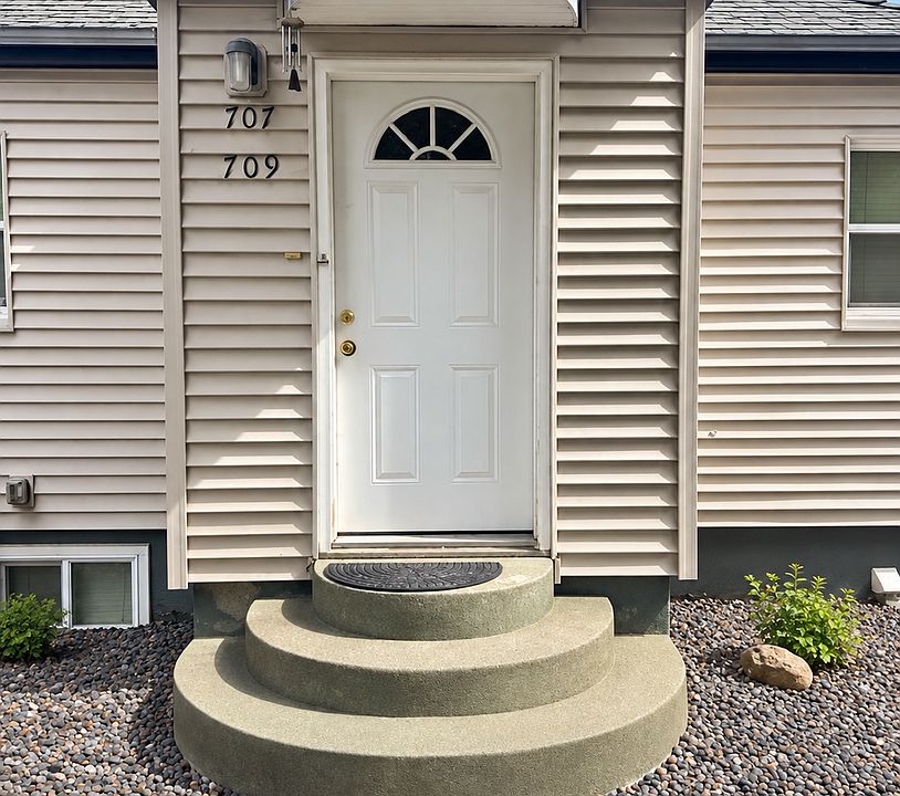 1st image of 707 4th St #707