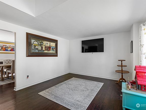 4th image of 1175 NW Montery Court