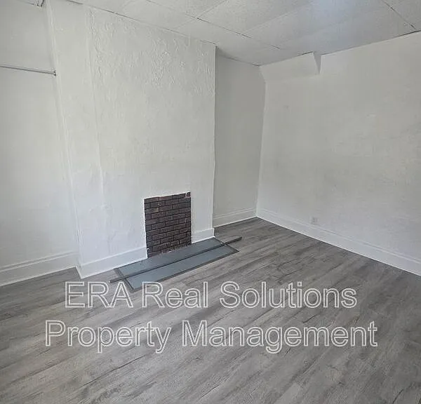 150 S Cypress Ave — Photo 5