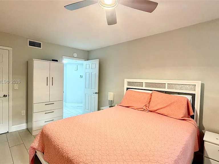 8323 Lake Dr #402 — Photo 7