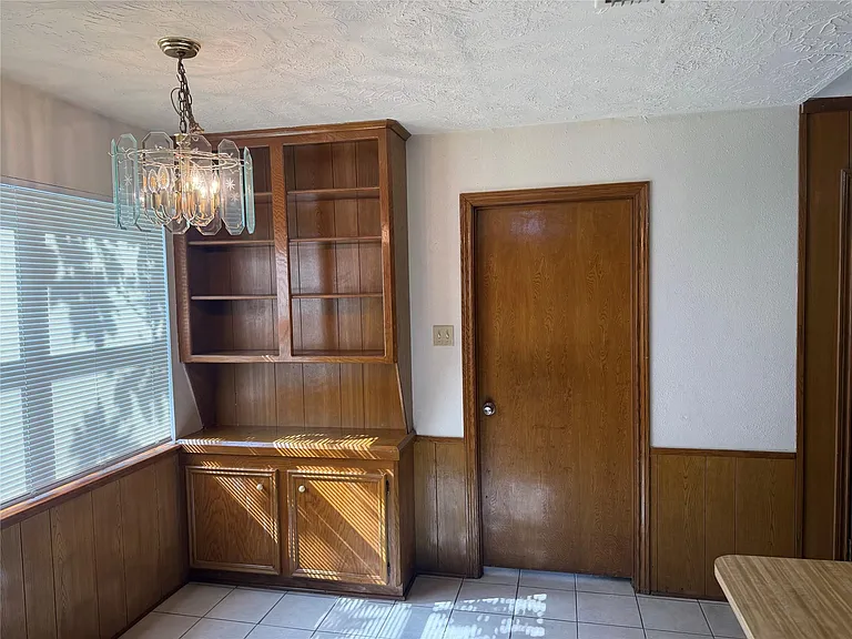 214 Kings Ct — Photo 10