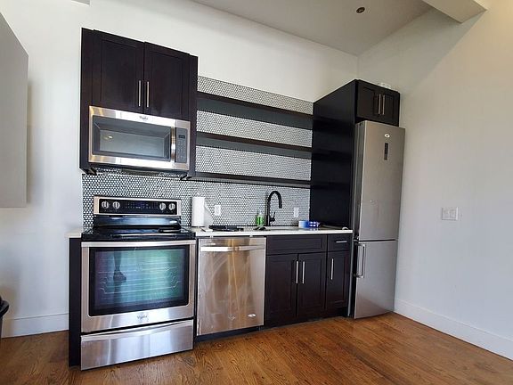 4th image of 196 Montrose Ave #2S