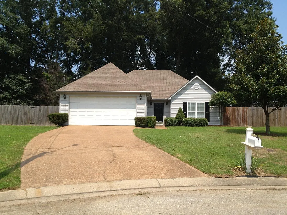 3 bed, 1492 sqft, $1,900 — Photo 1
