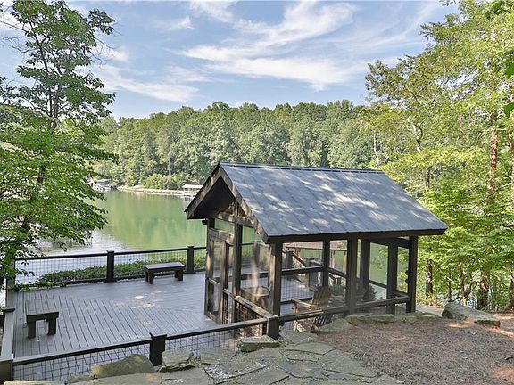 2nd image of 115 Belle Oaks Ct