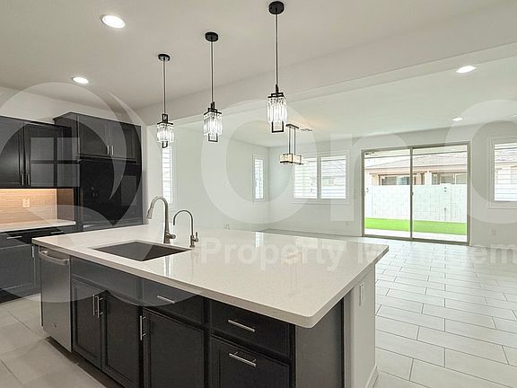 5th image of 22937 E Poco Calle