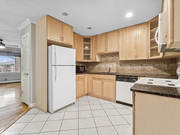 4th image of 1101 Holiday Ln Unit 12