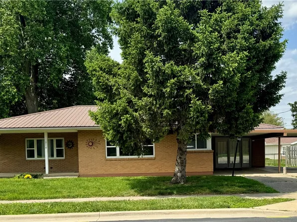 210 W Douglas Ave, Effingham, IL 62401
