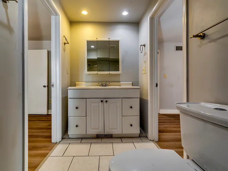 523 Boulevard SE #B — Photo 13