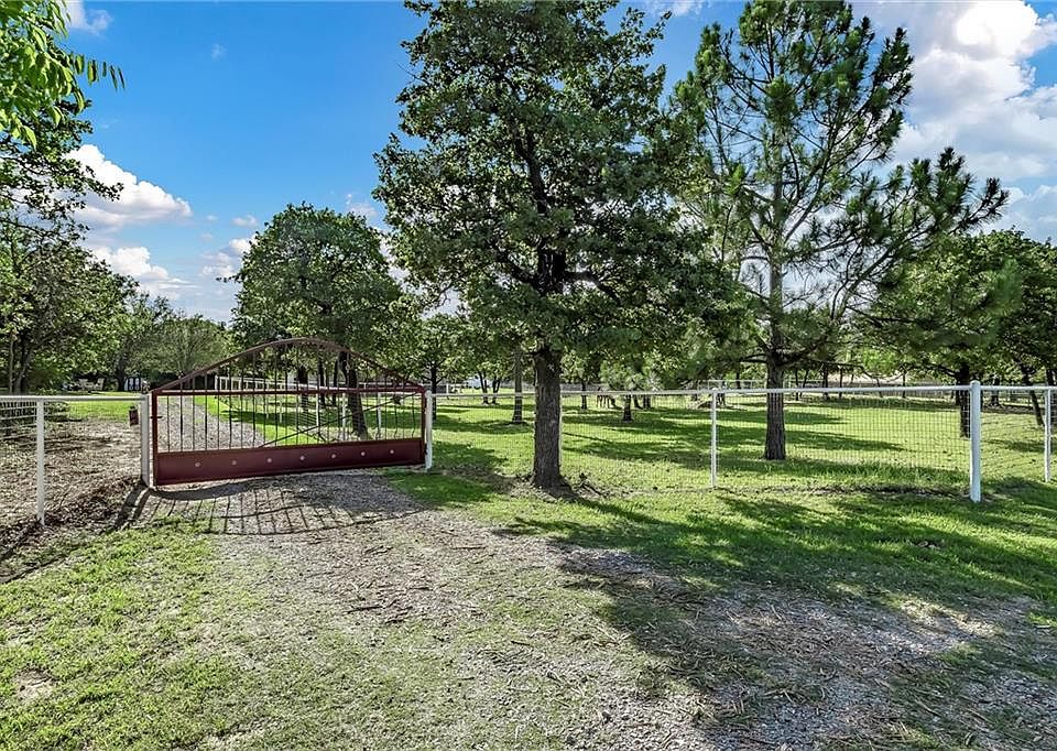 1st image of 10301 Hefner Oaks Dr