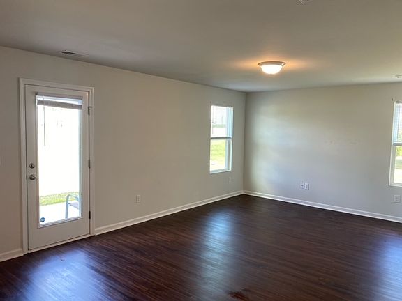 5th image of 811 Millsgrove Ct