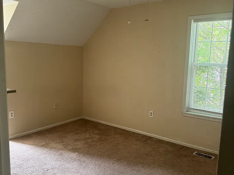 1141 Hulon Ln — Photo 5