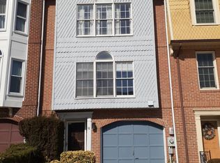 18 Victoria Sq, Frederick, MD 21702