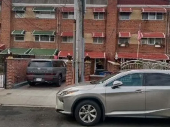 3623 Marolla Pl, Bronx, NY 10466