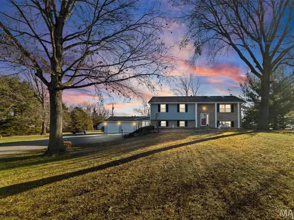 4628 Knab Rd, Smithton, IL 62285