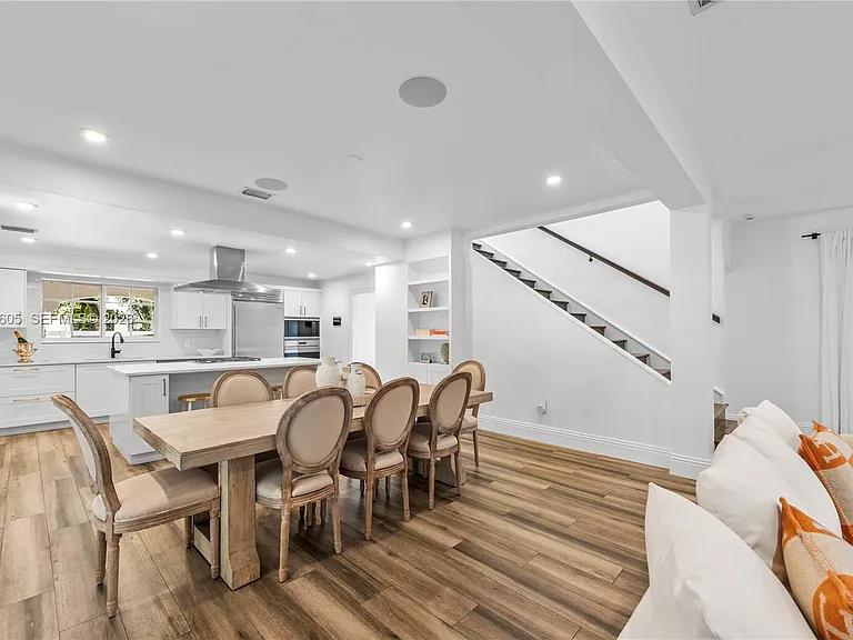 5236 Pine Tree Dr — Photo 11