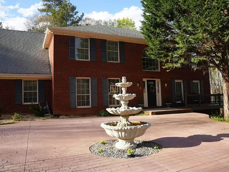 5043 Blackberry Ln — Photo 1