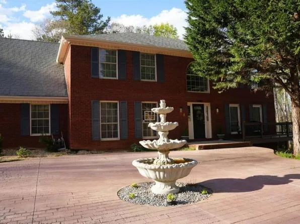 5043 Blackberry Ln, Buford, GA 30518