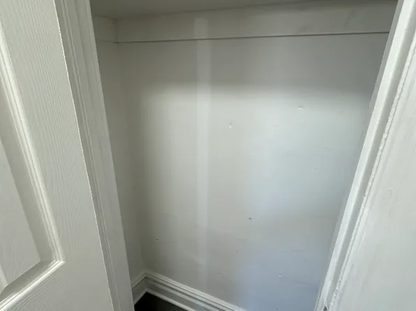 995 Summit Avenue image 6 of 8