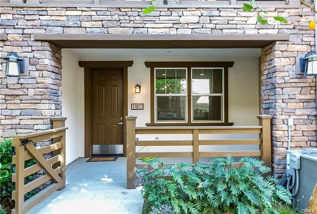 3 bed, 3.5 bath, 1889 sqft, $4,300 — Photo 1
