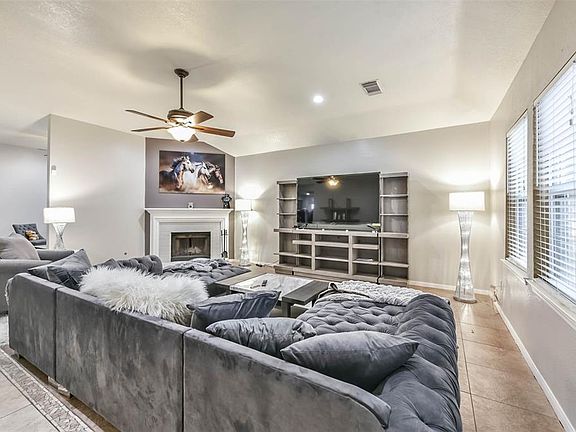 2nd image of 6827 Oak Walk Dr