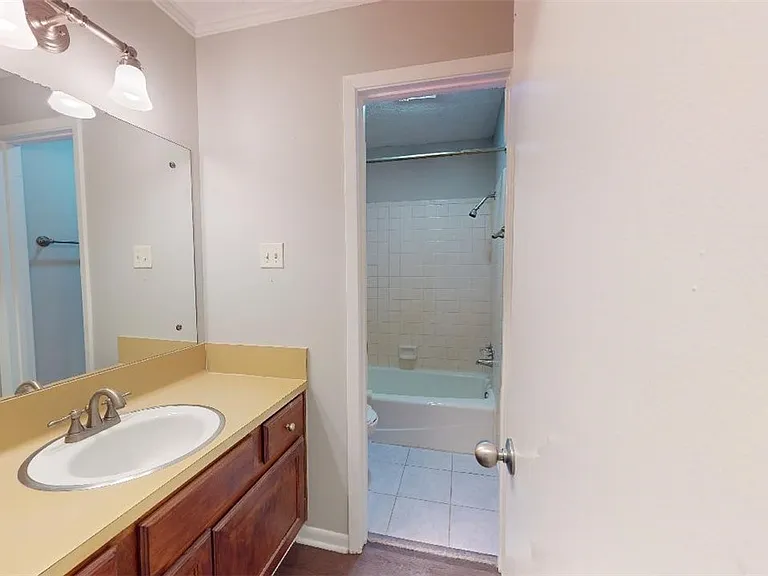 3904 Windwood Cir — Photo 24