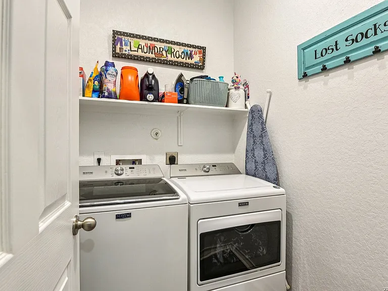 8814 White Crown — Photo 20
