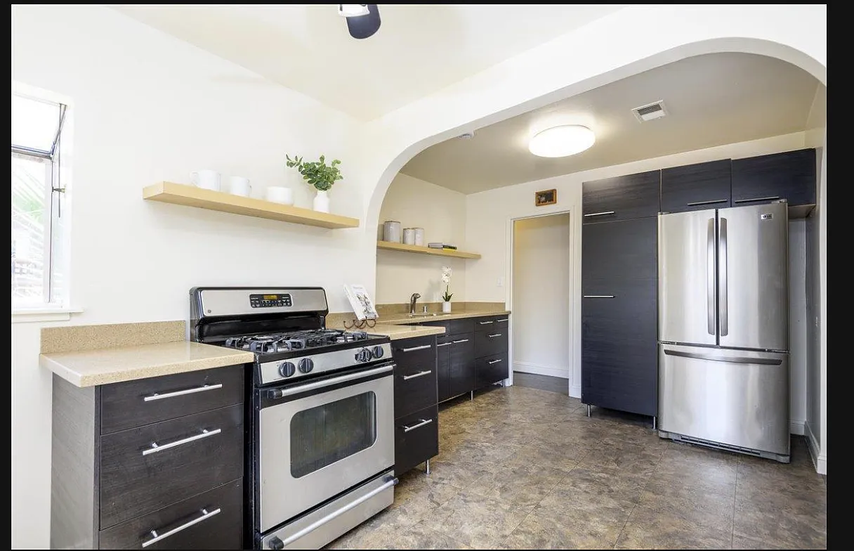 3 bed, 1.5 bath, 1080 sqft, $3,995 — Photo 3
