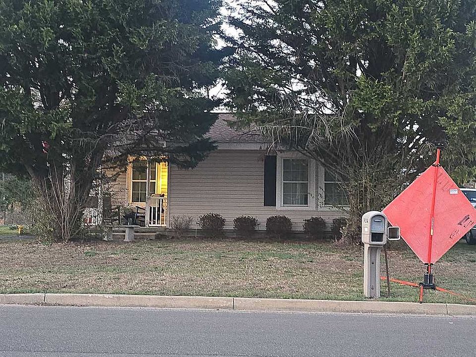 1st image of 1904 Francis Rd