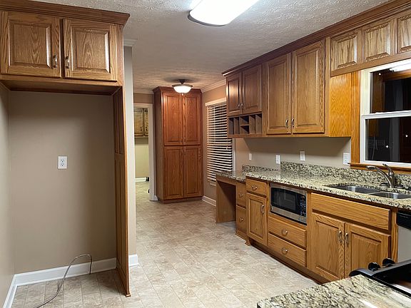 4th image of 120 N Oakwood Dr