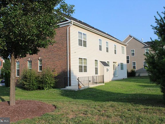 4th image of 4001 Crathie Ln