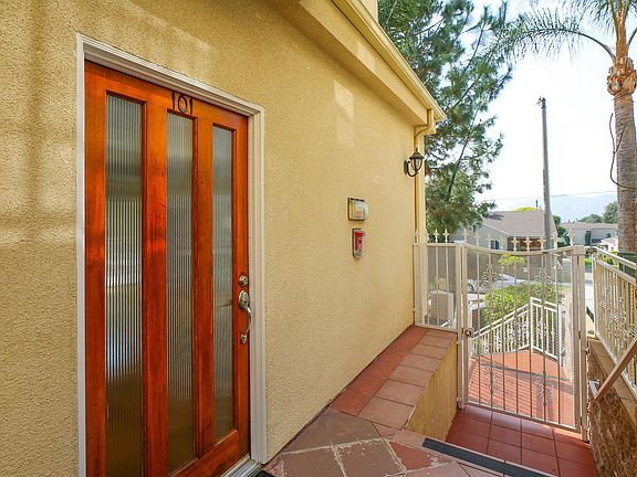 3rd image of 2315 Mira Vista Ave Unit 101