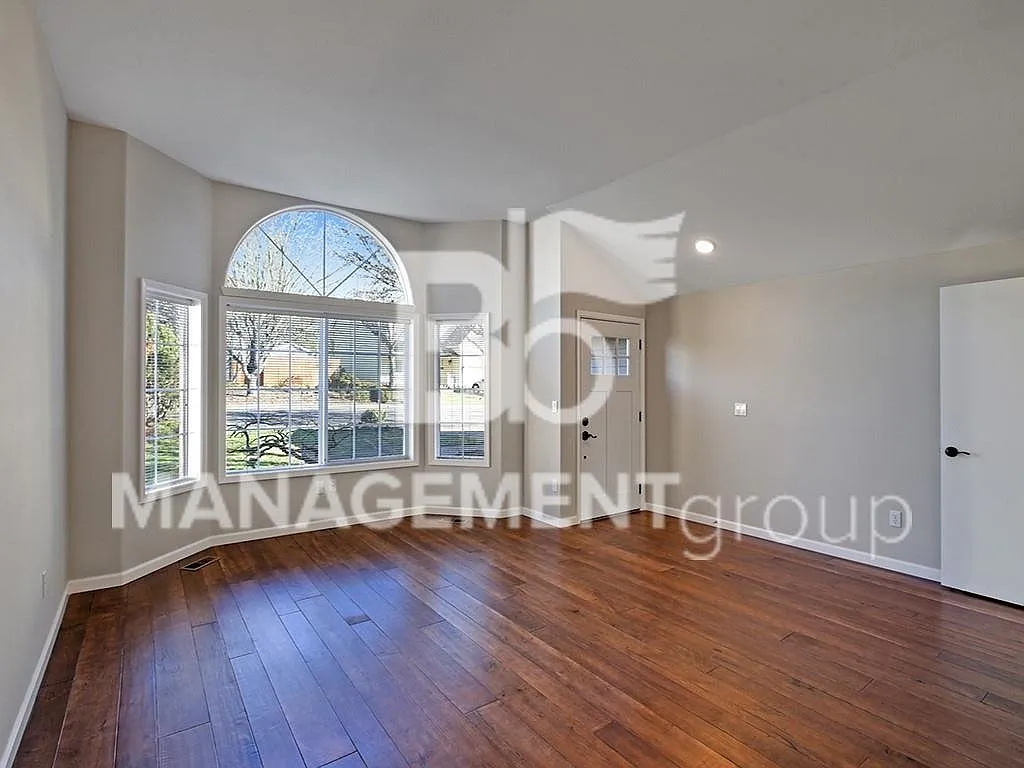 Must See! Nw Portland/Bethany Completely Updated One-Level W/ Large Deck — Photo 2