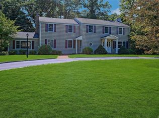 7 Harbor Ridge Dr, Centerport, NY 11721