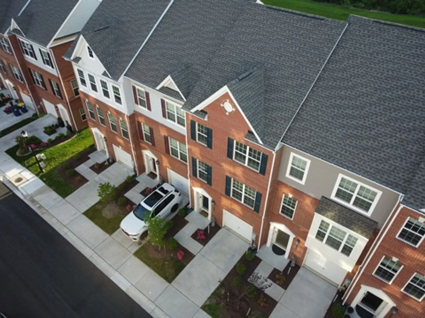 Spacious 3BR Townhome in Elkridge — Photo 2