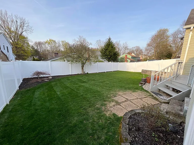 140 Maple Rd — Photo 2