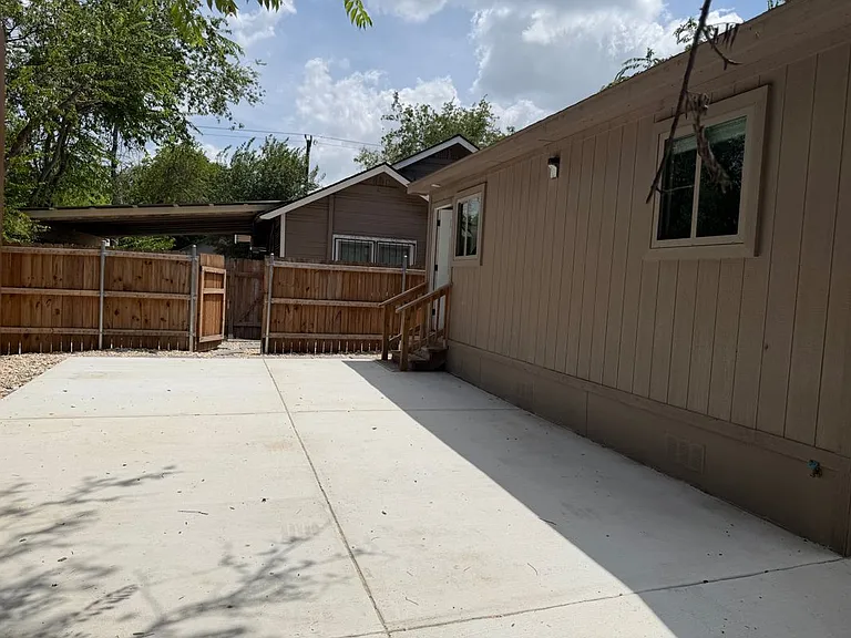 2047 W Laurel St #2 — Photo 8