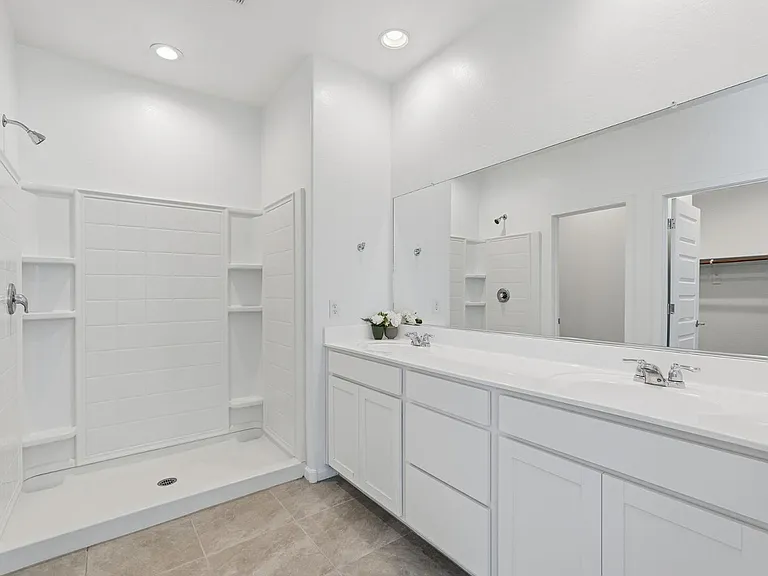 2440 W Bowker St — Photo 23