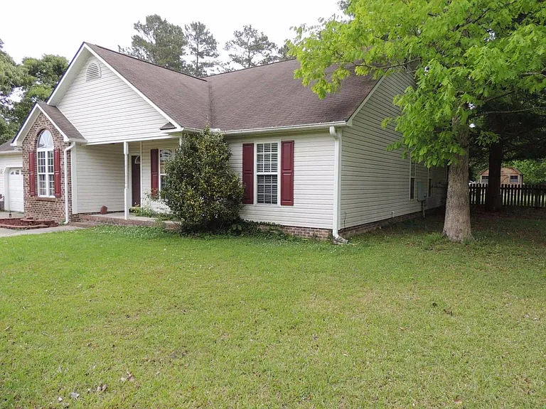 403 Jacqueline Dr — Photo 2