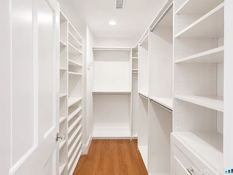 4 Raymond Pl — Photo 16