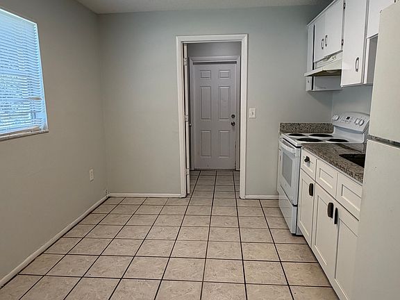 3rd image of 416 39th St E #416