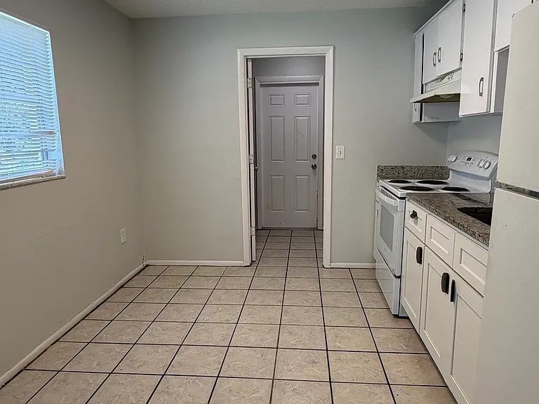 416 39th St E #416 — Photo 3