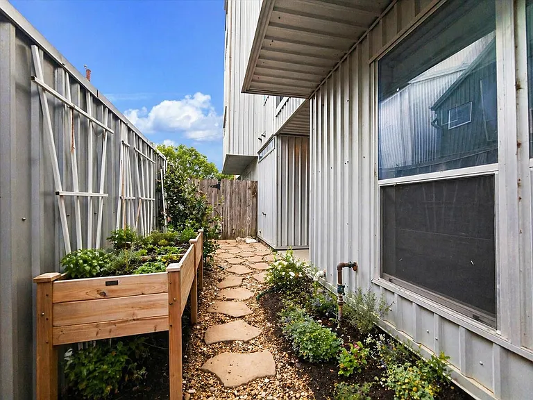 6130 Grand Blvd — Photo 10