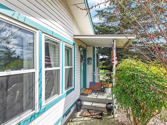 4th image of 501 203rd Street Ct E