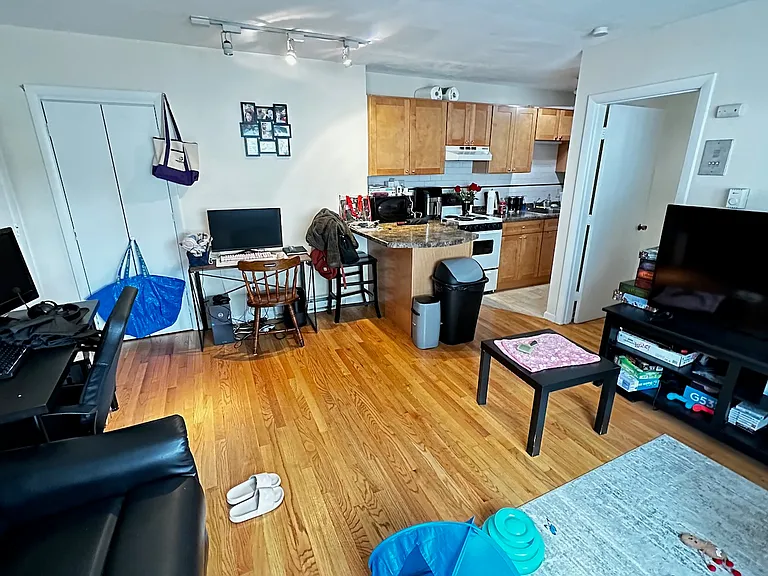 200 Kelton St #11 — Photo 3