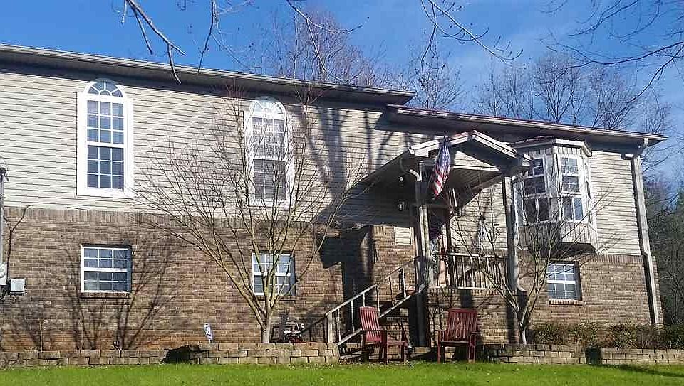 1st image of 1506 Louise Dr SE
