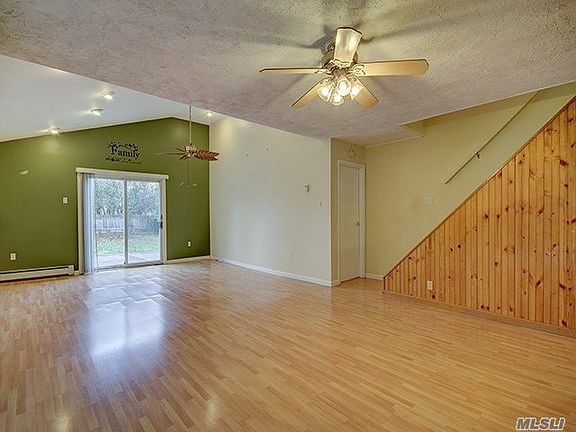 3rd image of 62 Boxwood Ln