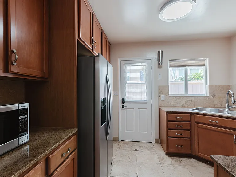 7347 Fay Ave — Photo 17
