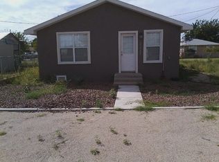 209 1/2 N Olive St, Carlsbad, NM 88220