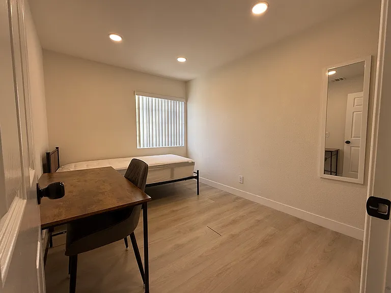 4639 Executive Dr — Photo 26